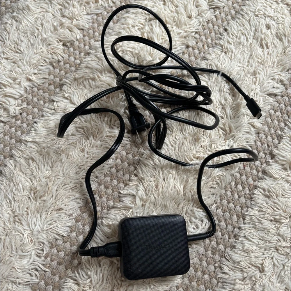 Targus Black 65 W USB-C Tablet Power Adapter with Detachable AC Cord Item 85